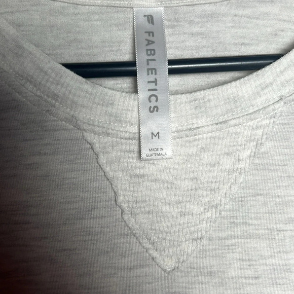 Fabletics crop light weight top. Size medium - Picture 2 of 3